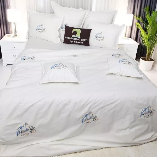 cadou personalizat nasi, lenjerie de pat cu broderie originala, model premium elegant