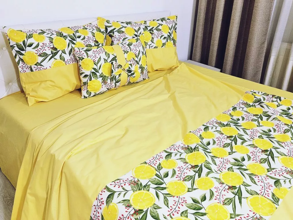 Lenjerie de pat galbena din bumbac ranforce, model lamai, pentru pat dublu sau king size